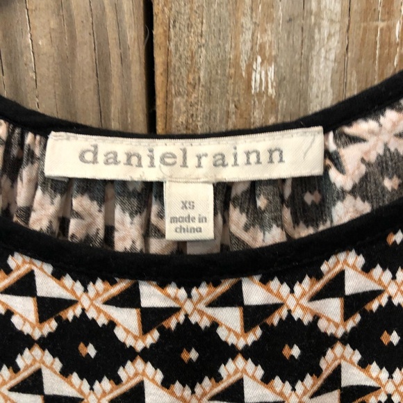 Geometric Pattern Top - Picture 3 of 3